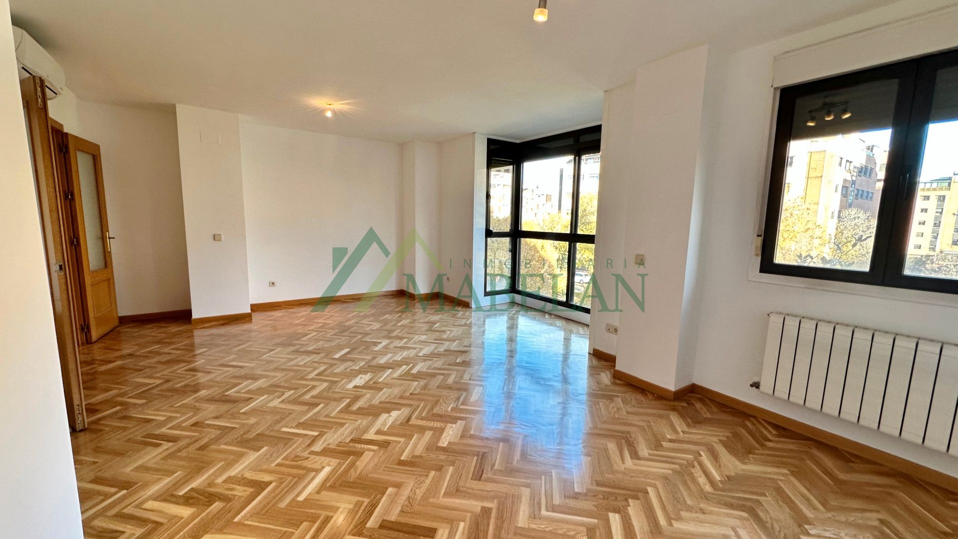 Sala de estar de Piso de alquiler en  Madrid Capital con Aire acondicionado, Calefacción y Parquet