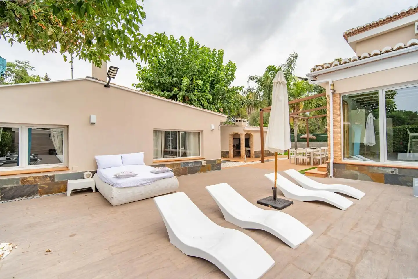 Terrasse von Haus oder Chalet zum Verkauf in Bétera mit Klimaanlage, Heizung und Privatgarten