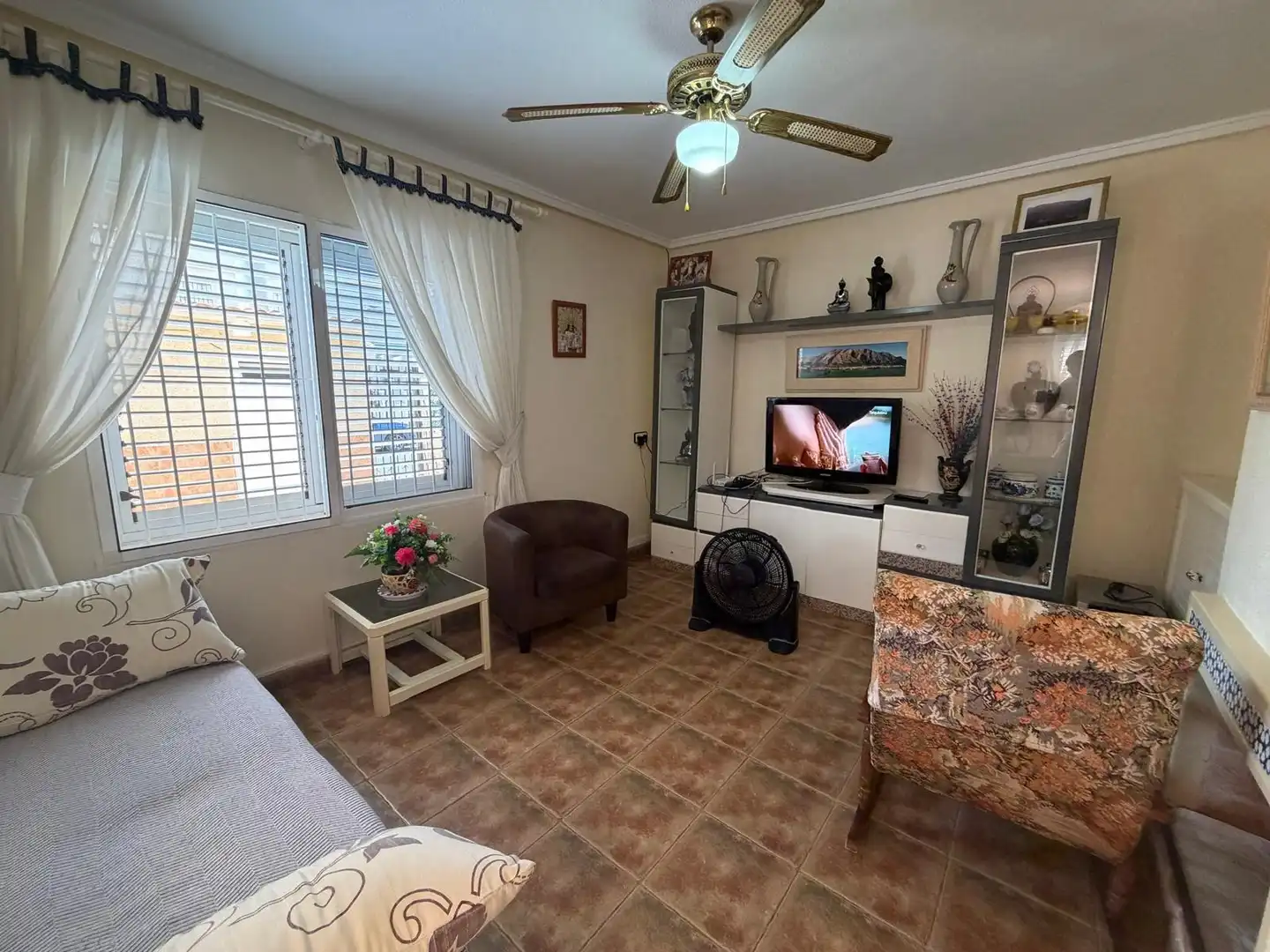 Sala de estar de Casa adosada en venta en Torrevieja con Jardín privado, Terraza y Trastero