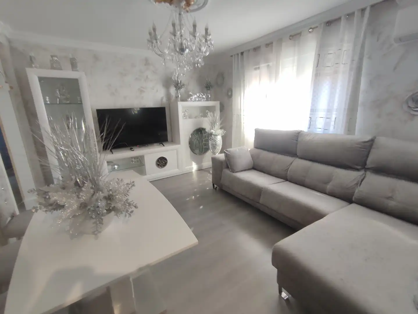 Living room of Flat for sale in Medina del Campo  with Air Conditioner, Heating and Parquet flooring
