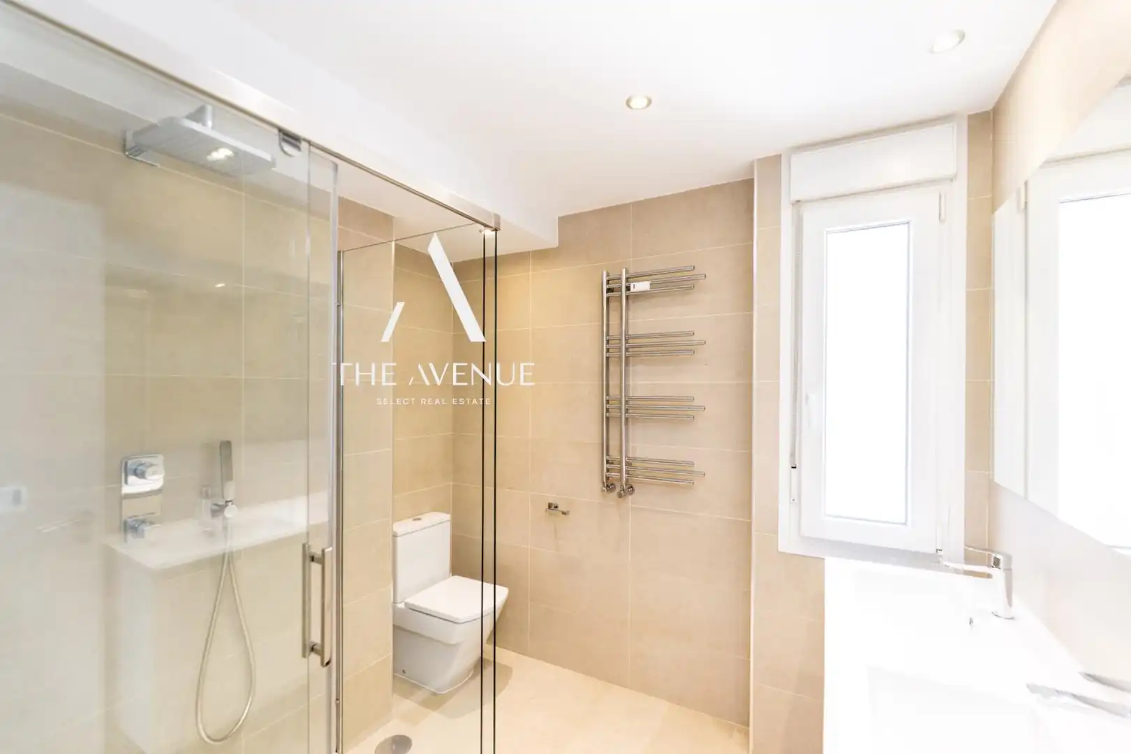 Baño de Piso en venta en Madrid con Aire acondicionado, Calefacción y Jardín privado