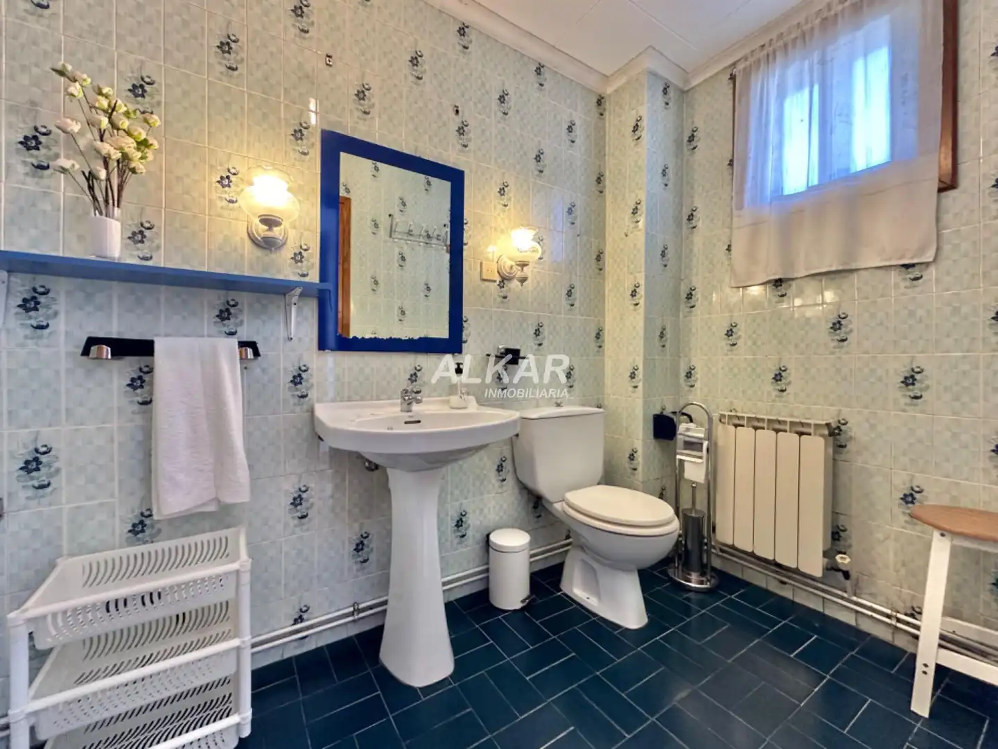 Bathroom of Houses for sale in Ribaforada  with Air Conditioner, Heating and Parquet flooring