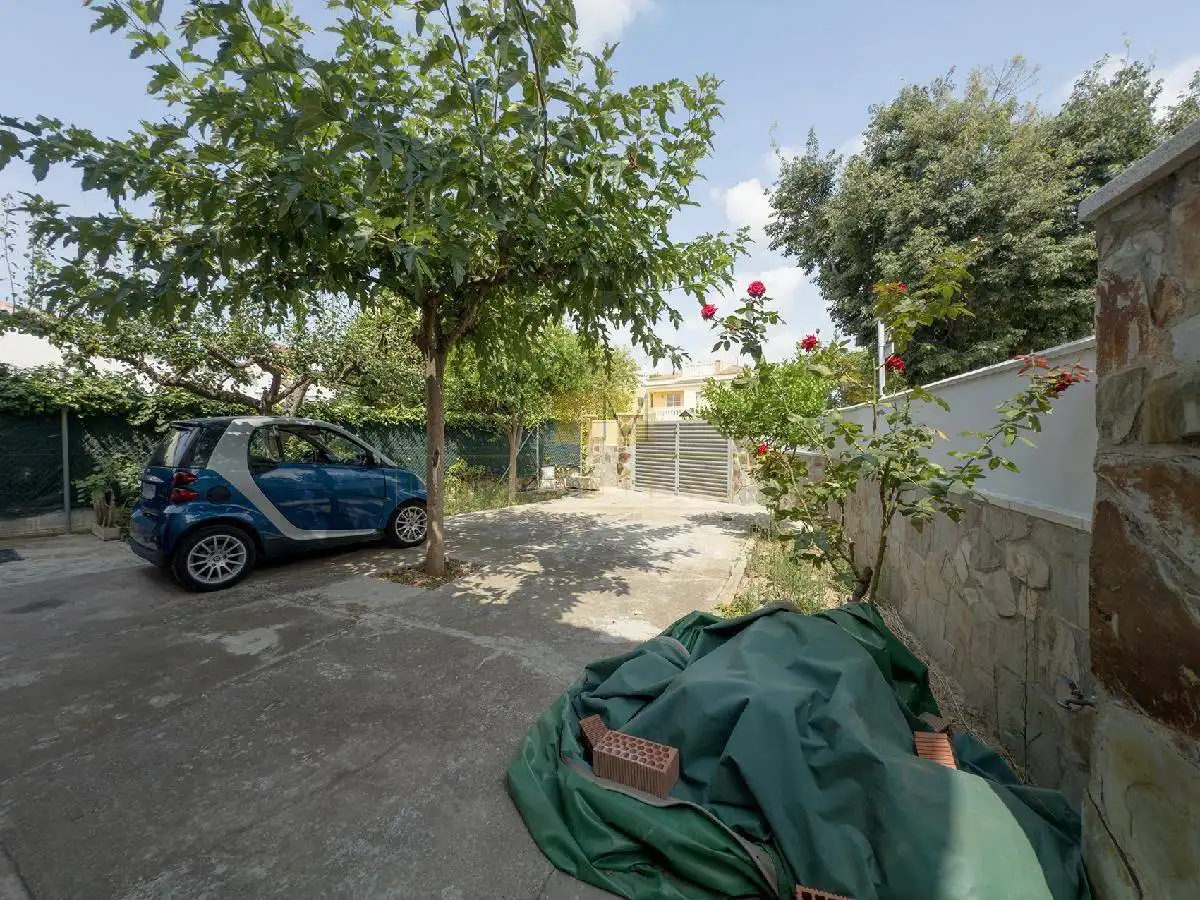 Aparcament de Casa o xalet en venda en Vilanova i la Geltrú amb Calefacció, Jardí privat i Terrassa
