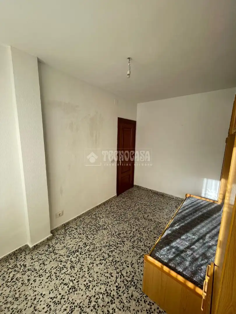 Dormitori de Pis de lloguer en Palencia Capital amb Balcó