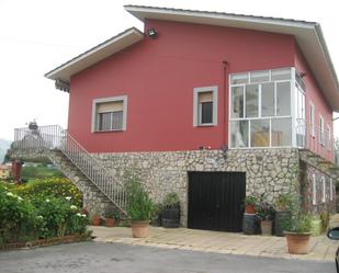 Vista exterior de Casa o xalet en venda en Castrillón amb Calefacció, Terrassa i Moblat