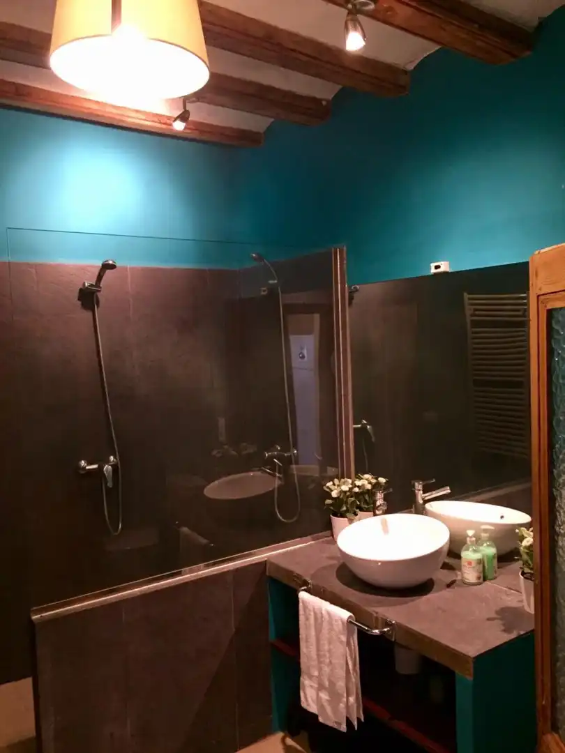 Bany de Apartament de lloguer en Barcelona amb Aire condicionat, Calefacció i Moblat