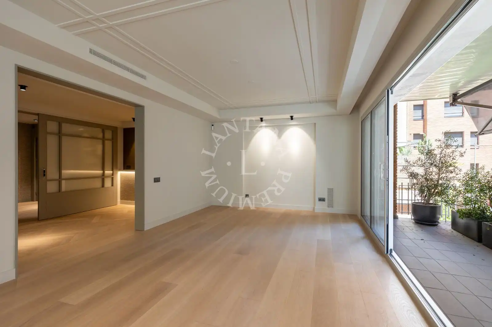 Sala d'estar de Pis en venda en Barcelona amb Aire condicionat, Calefacció i Parquet