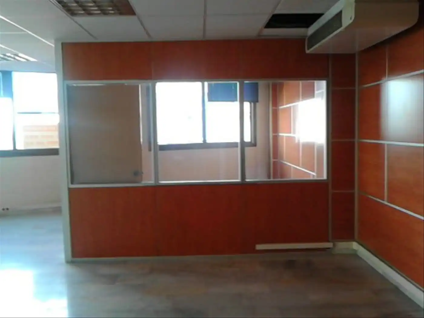 Oficina de alquiler en Montcada i Reixac con Aire acondicionado