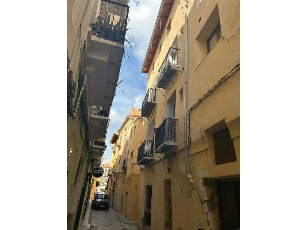 Vista exterior de Edifici en venda en Segorbe