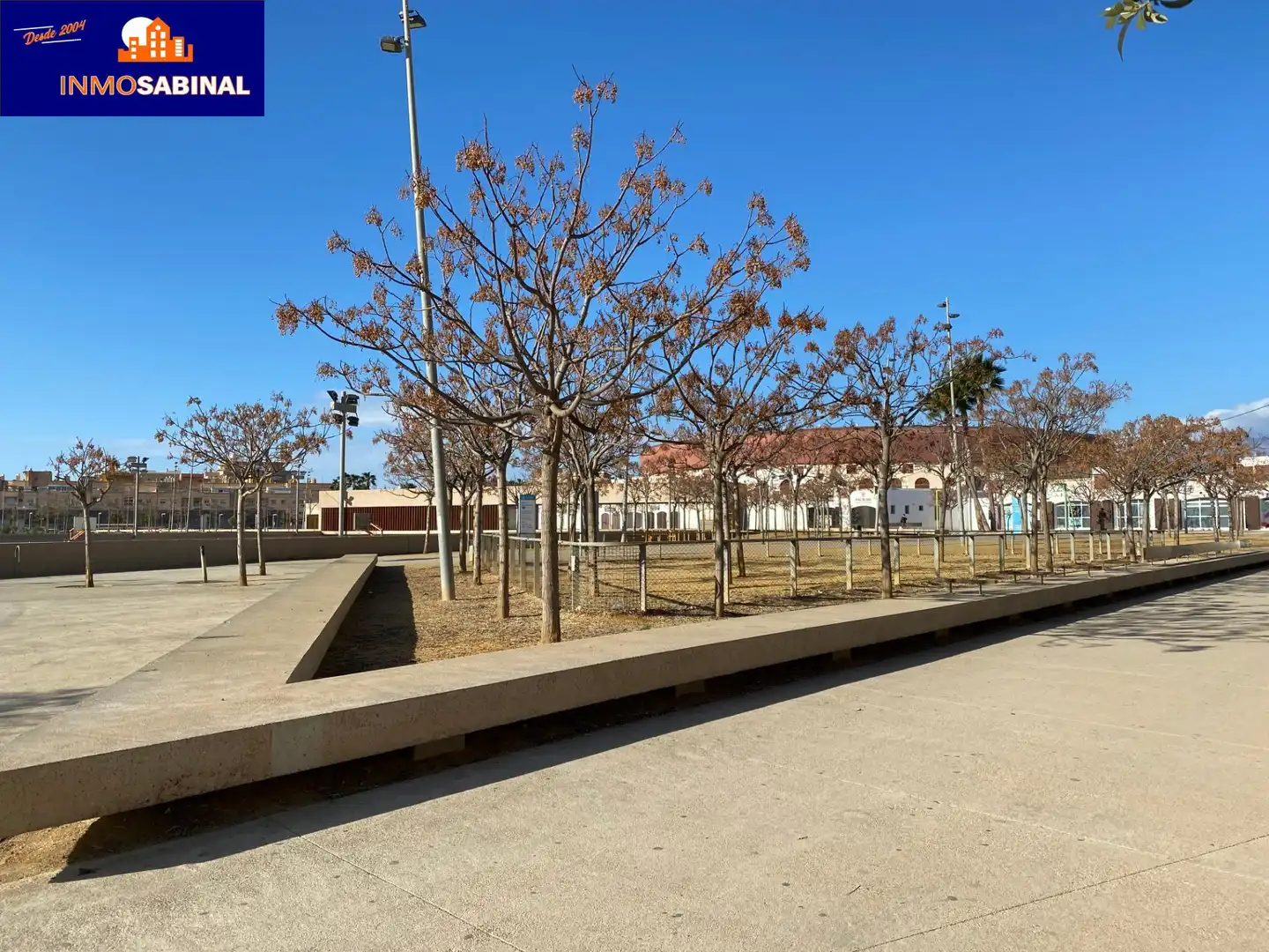 Vista exterior de Dúplex en venta en Roquetas de Mar con Terraza