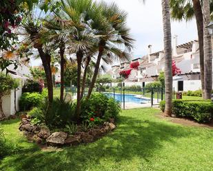 Jardí de Casa adosada en venda en Marbella amb Terrassa i Piscina comunitària