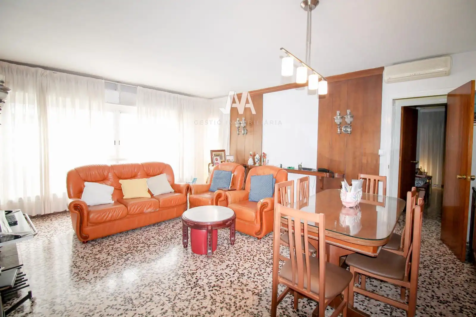 Sala de estar de Casa adosada en venta en Vilanova del Camí con Aire acondicionado, Calefacción y Terraza