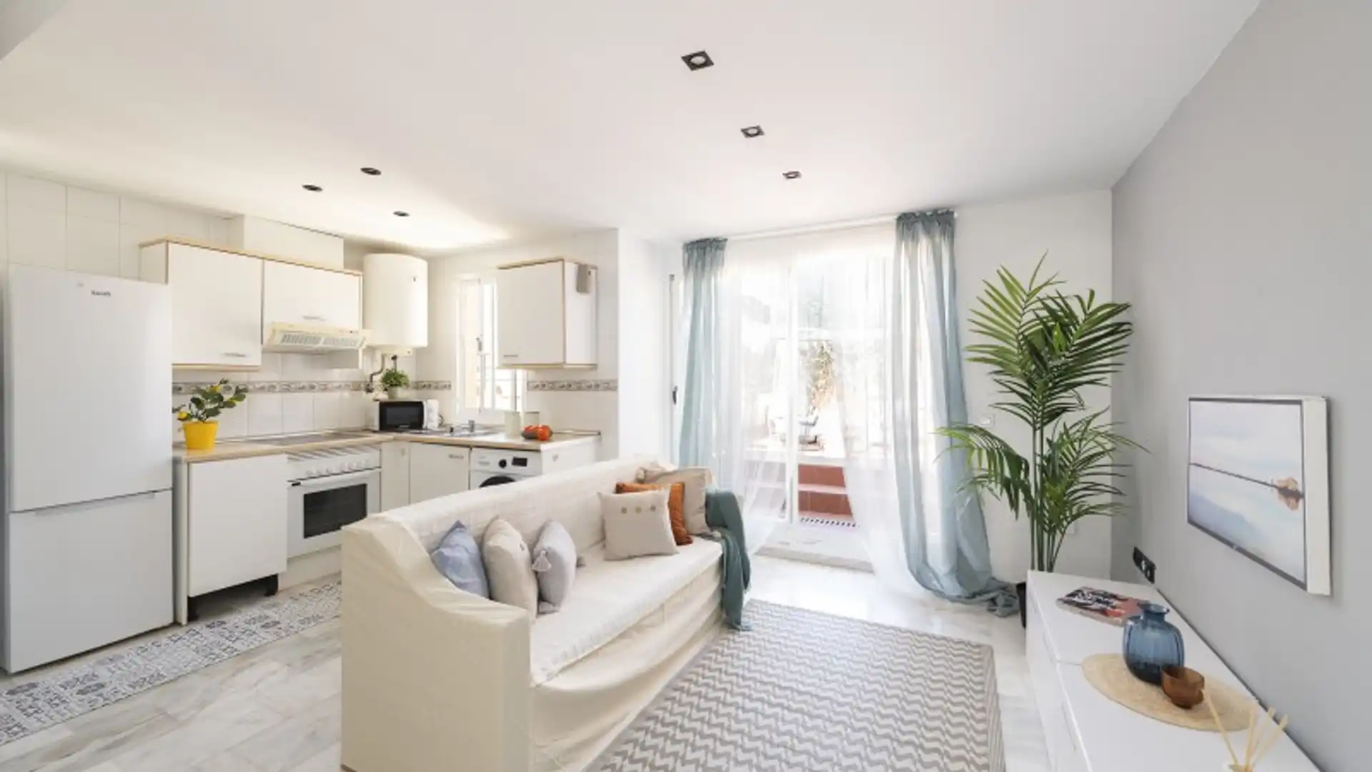 Sala de estar de Dúplex en venta en Fuengirola con Aire acondicionado, Terraza y Piscina