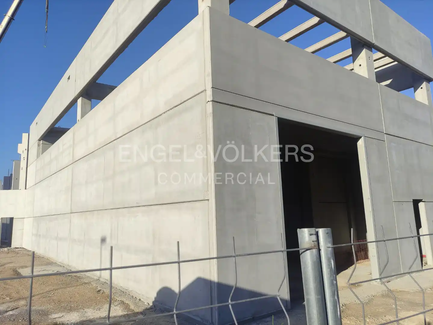 Industrial building to rent in La Granada