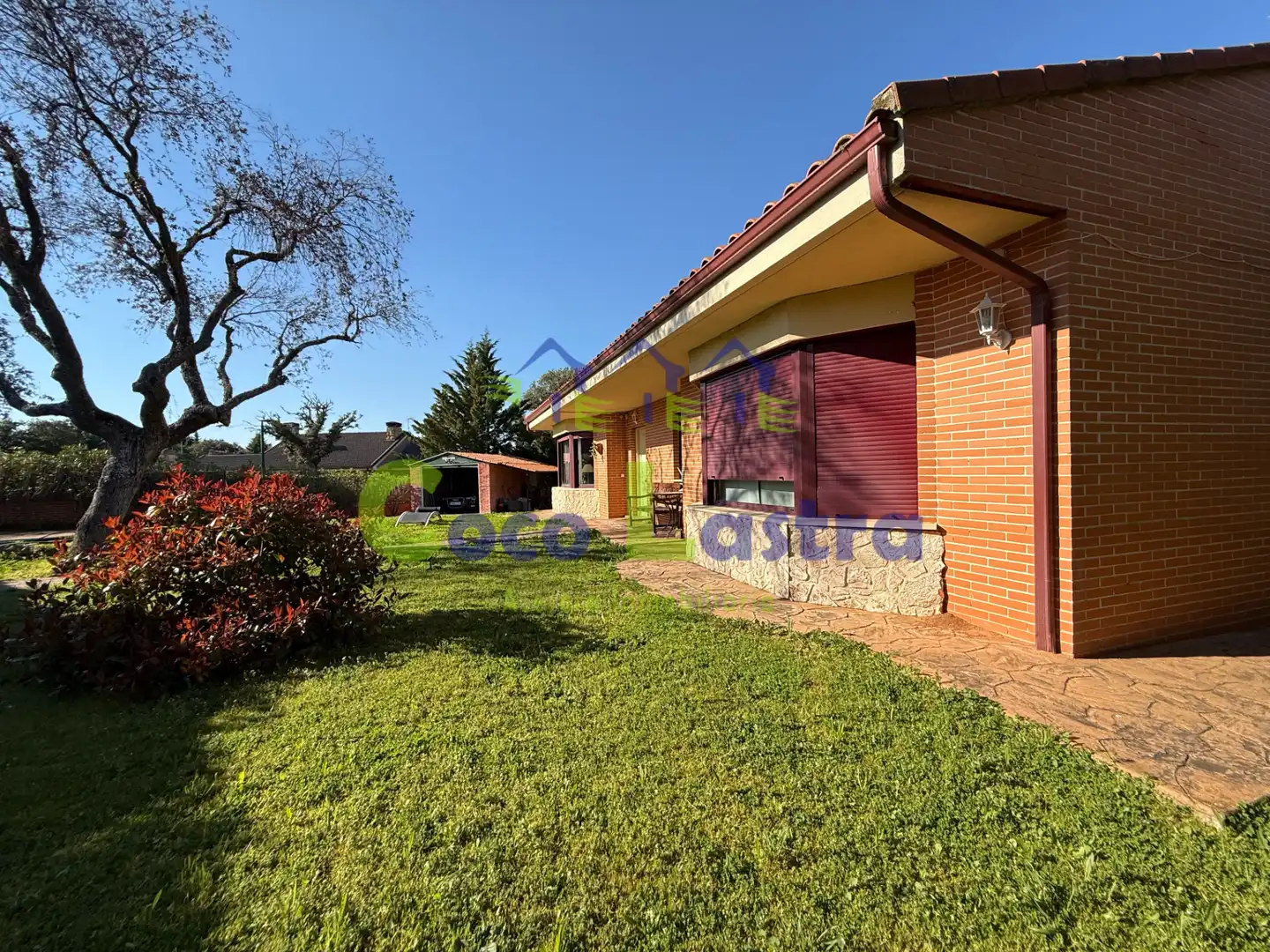 Vista exterior de Casa o xalet en venda en Carrascal de Barregas amb Aire condicionat, Calefacció i Jardí privat