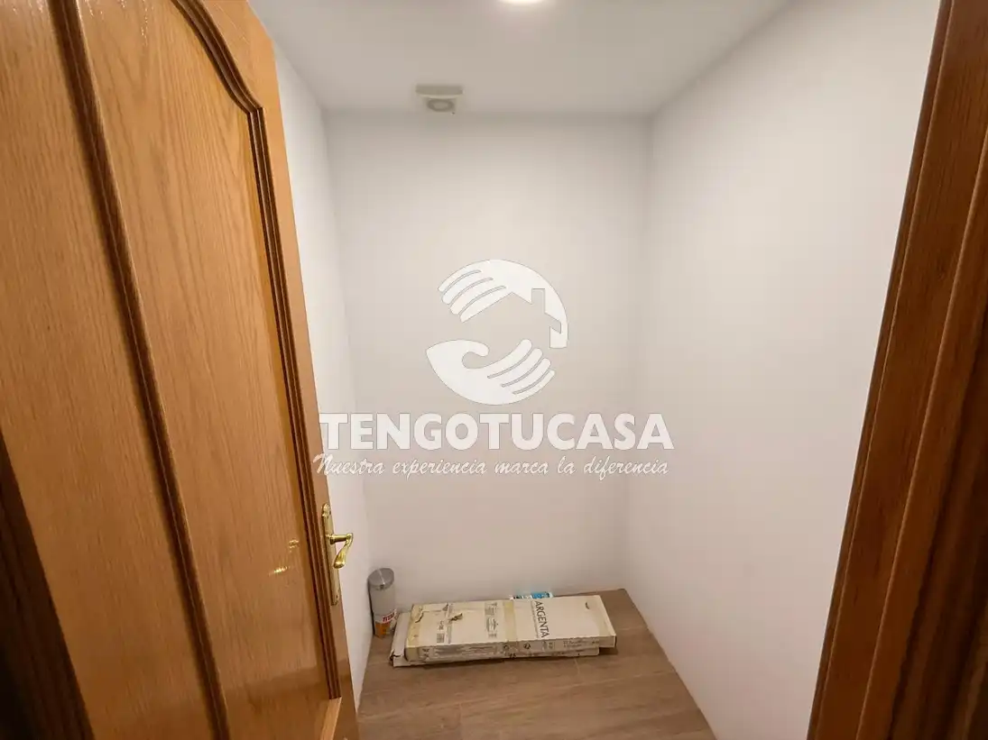 Flat for sale in Madrid  with Air Conditioner, Heating and Furnished