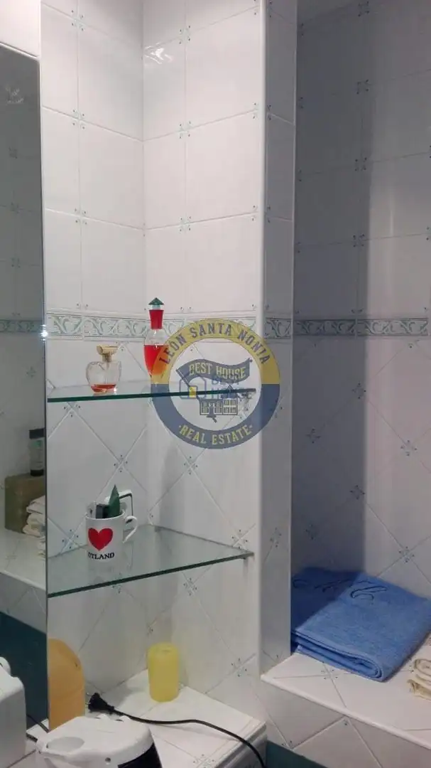 Baño de Casa o chalet en venta en Valdefresno con Calefacción, Jardín privado y Parquet