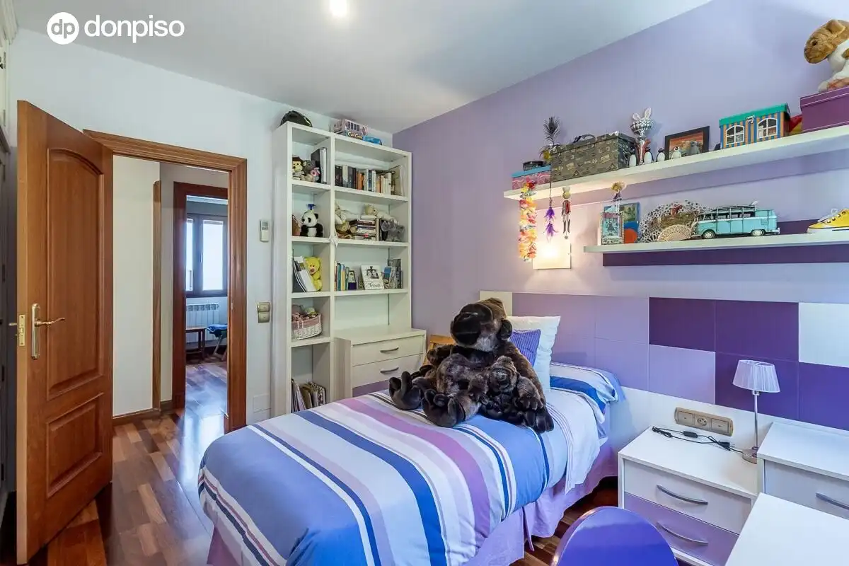 Habitación de Casa o chalet en venta en Granada con Aire acondicionado, Calefacción y Jardín privado