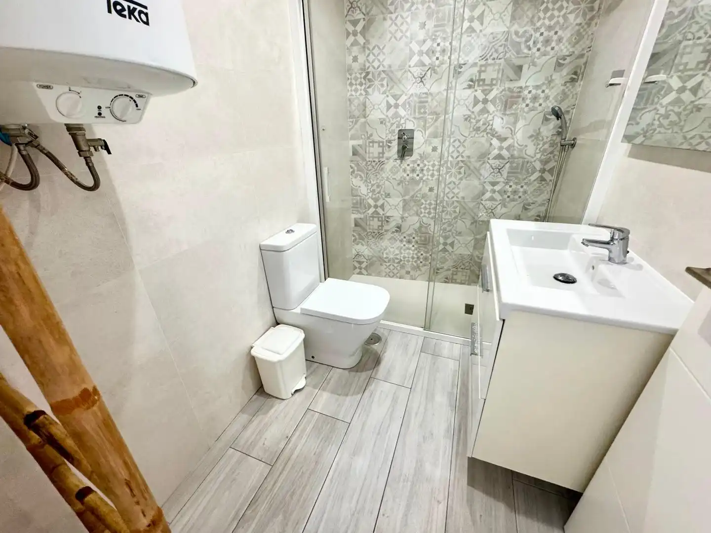 Badezimmer von Erdgeschoss zum Verkauf in Punta Umbría mit Klimaanlage, Heizung und Abstellraum