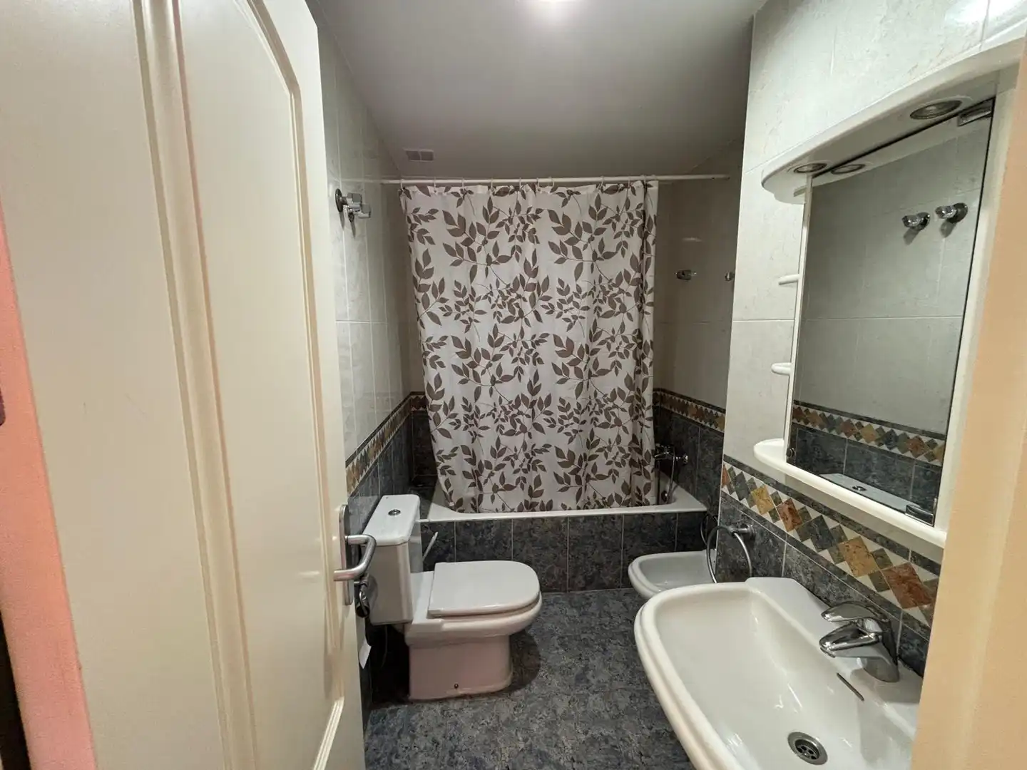 Baño de Ático de alquiler en Motril con Aire acondicionado, Calefacción y Jardín privado