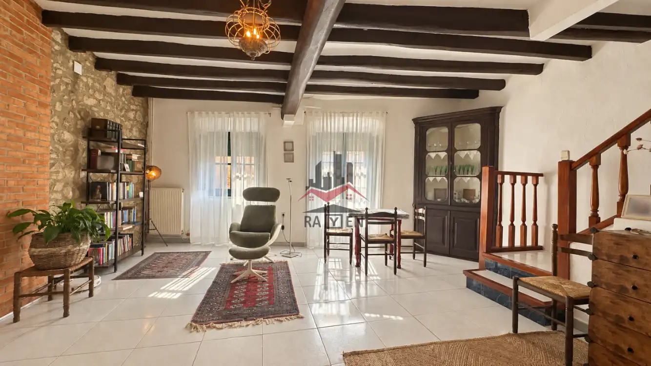 Sala de estar de Finca rústica en venta en Terrades con Calefacción y Jardín privado