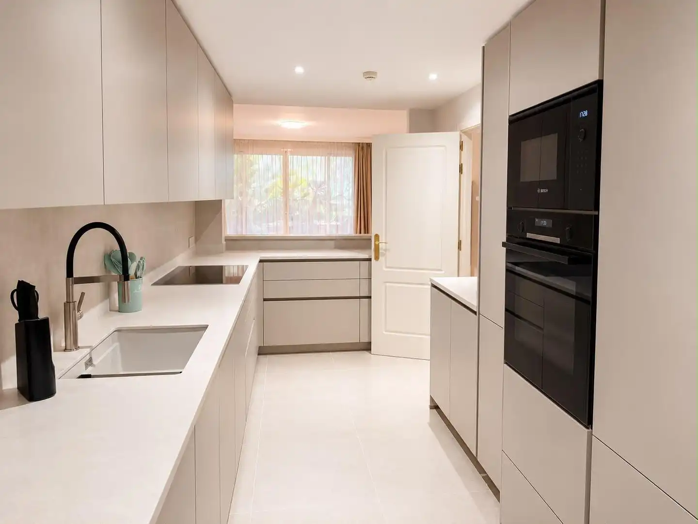 Kitchen of Ground floor for rent in Marbella  with Air Conditioner, Terrace and Swimming Pool