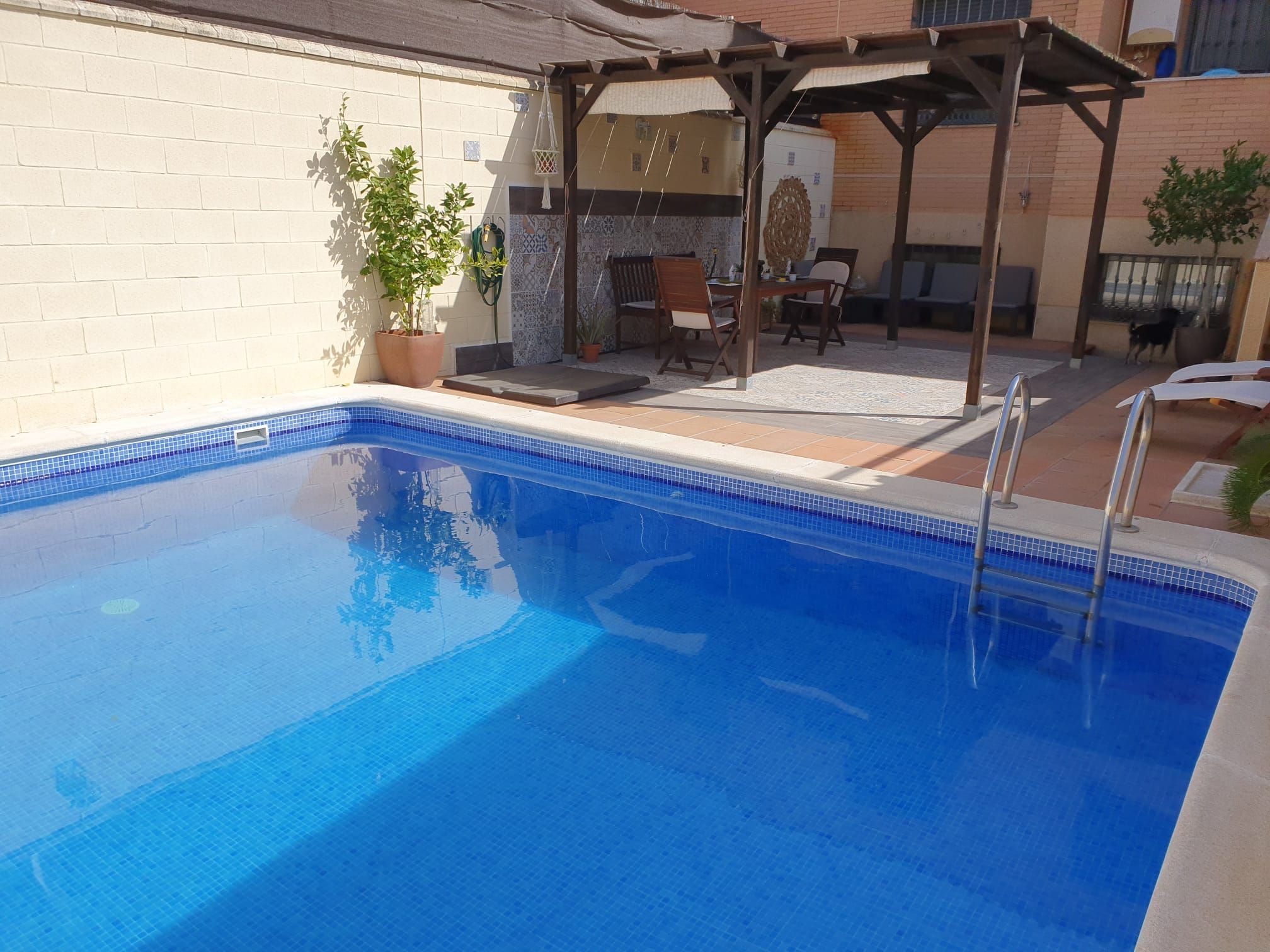 Piscina de Casa adosada en venda en Ciudad Real Capital amb Calefacció, Terrassa i Traster