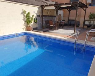 Piscina de Casa adosada en venda en Ciudad Real Capital amb Calefacció, Terrassa i Traster