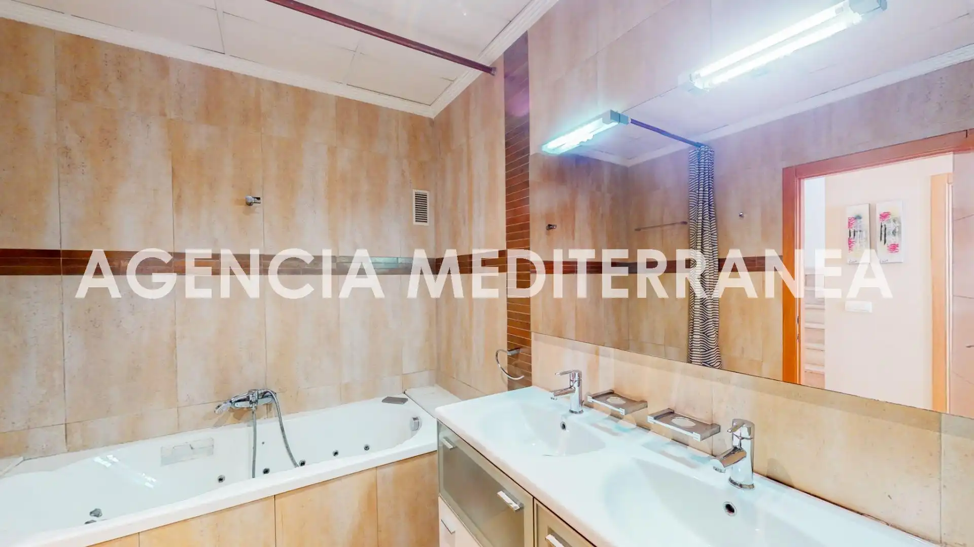 Bany de Casa o xalet en venda en Burjassot amb Aire condicionat, Calefacció i Terrassa