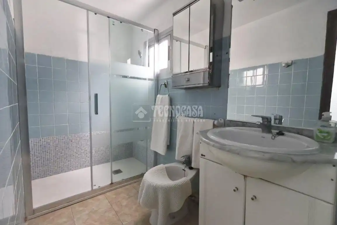 Badezimmer von Wohnung zum Verkauf in Sagunto / Sagunt mit Balkon