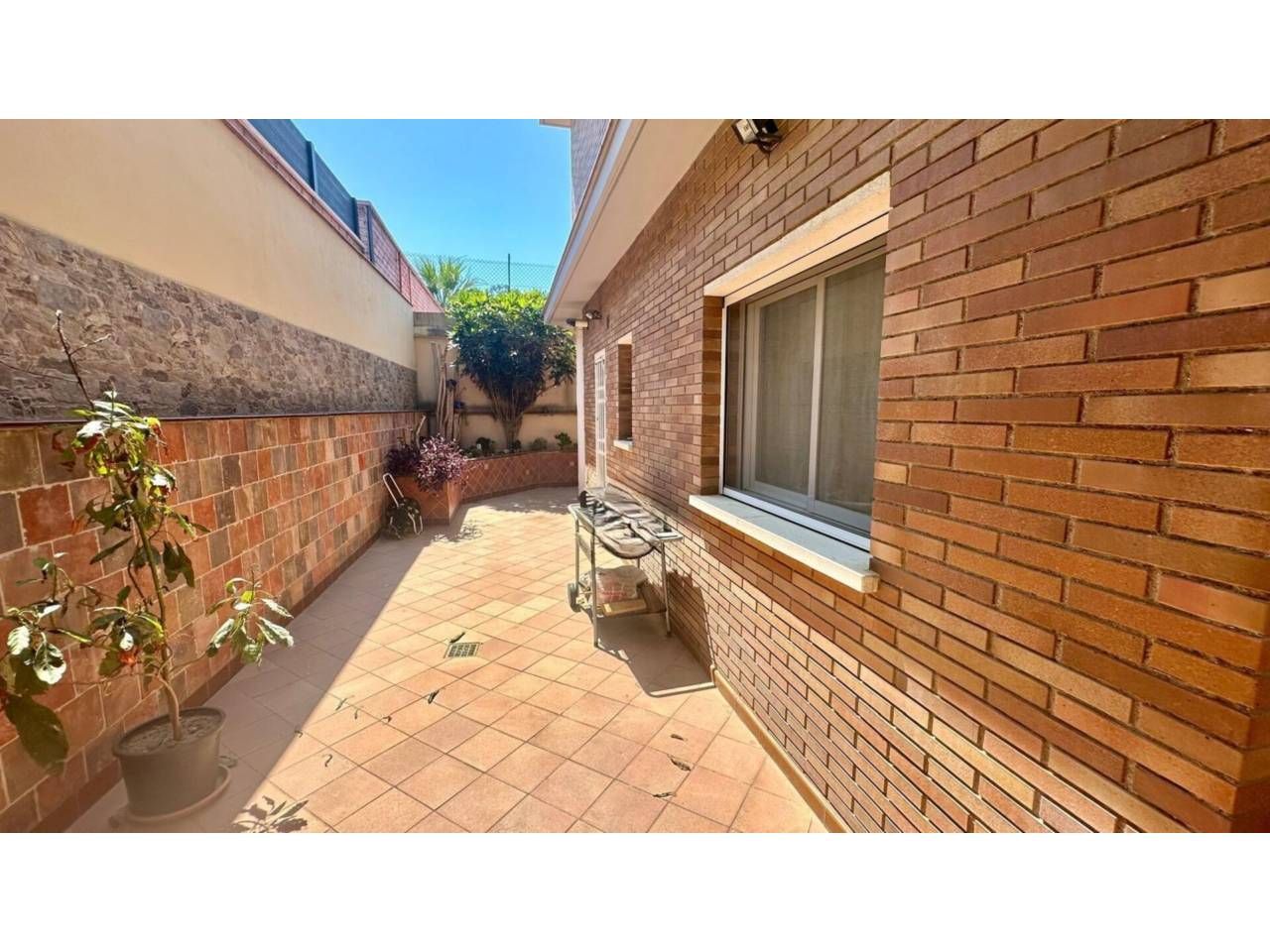 Exterior view of House or chalet for sale in Viladecans  with Terrace and Swimming Pool
