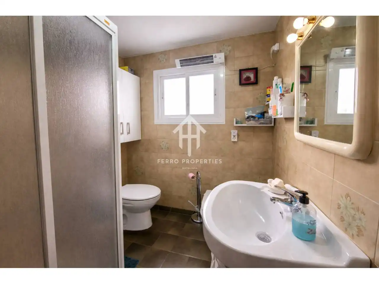 Badezimmer von Haus oder Chalet zum Verkauf in Loja mit Klimaanlage, Terrasse und Möbliert