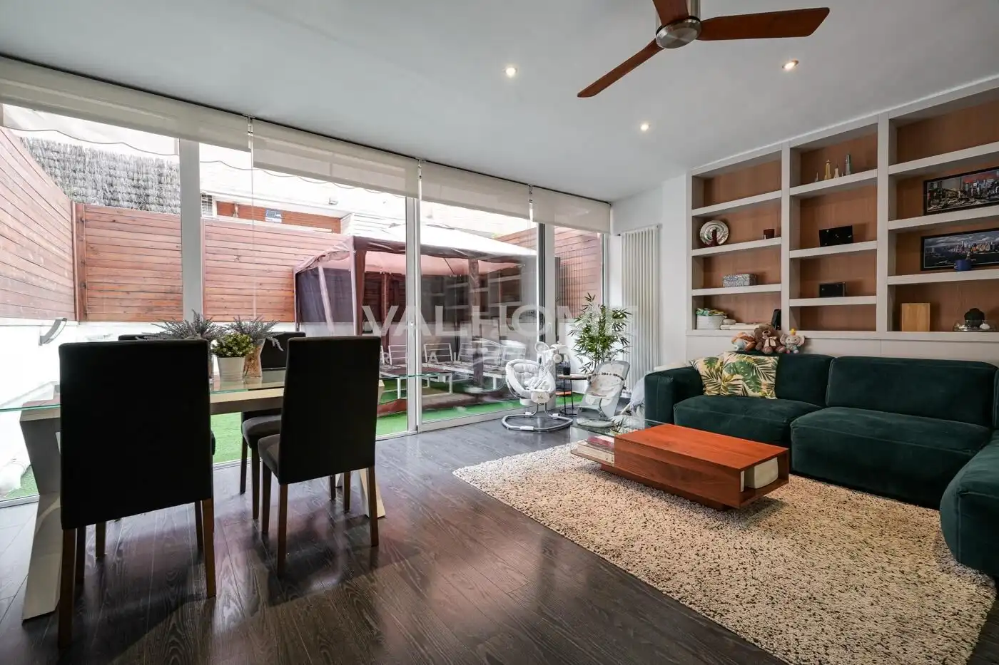 Wohnzimmer von Einfamilien-Reihenhaus zum Verkauf in Sant Cugat del Vallès mit Heizung, Privatgarten und Parkett