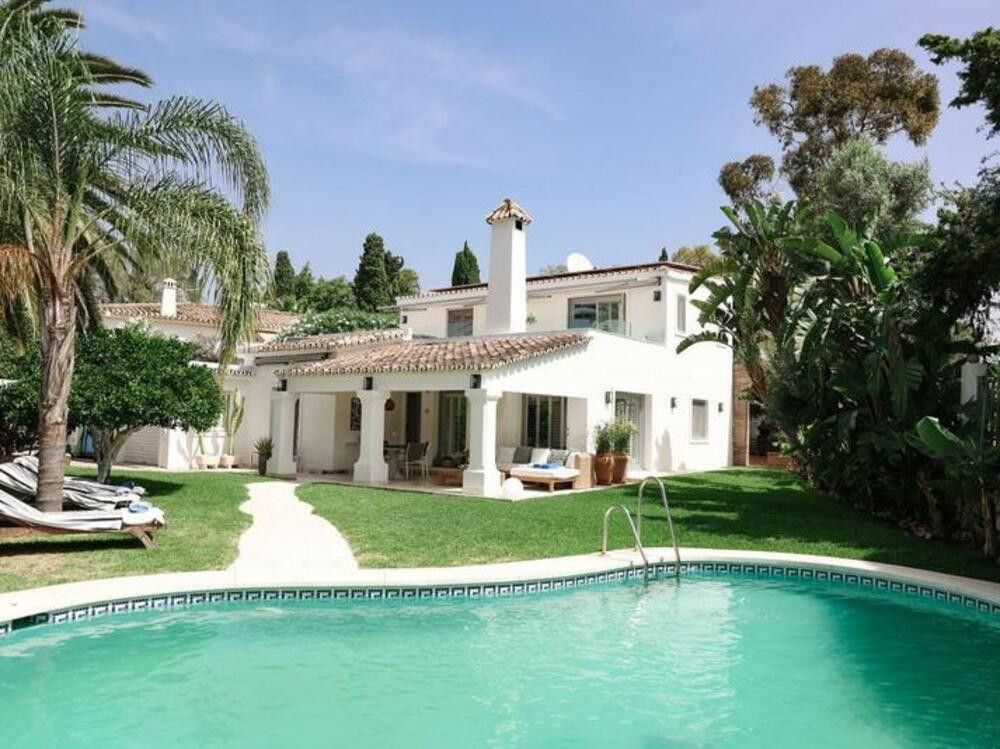 Exterior view of House or chalet for sale in Benahavís  with Air Conditioner, Heating and Private garden