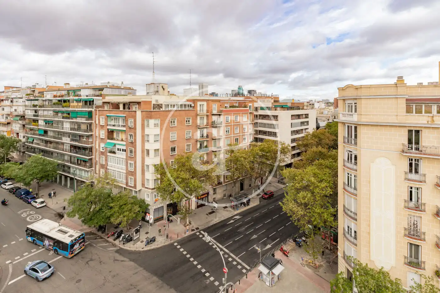 Außenansicht von Wohnung zum Verkauf in Madrid mit Klimaanlage, Heizung und Terrasse