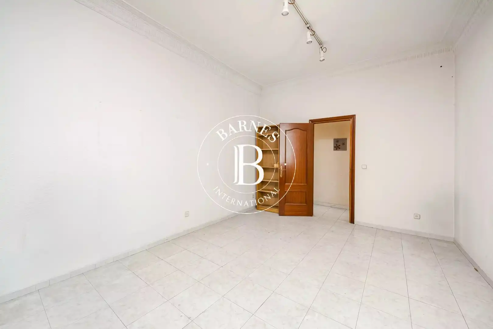 Piso en venta en Madrid con Calefacción y Balcón