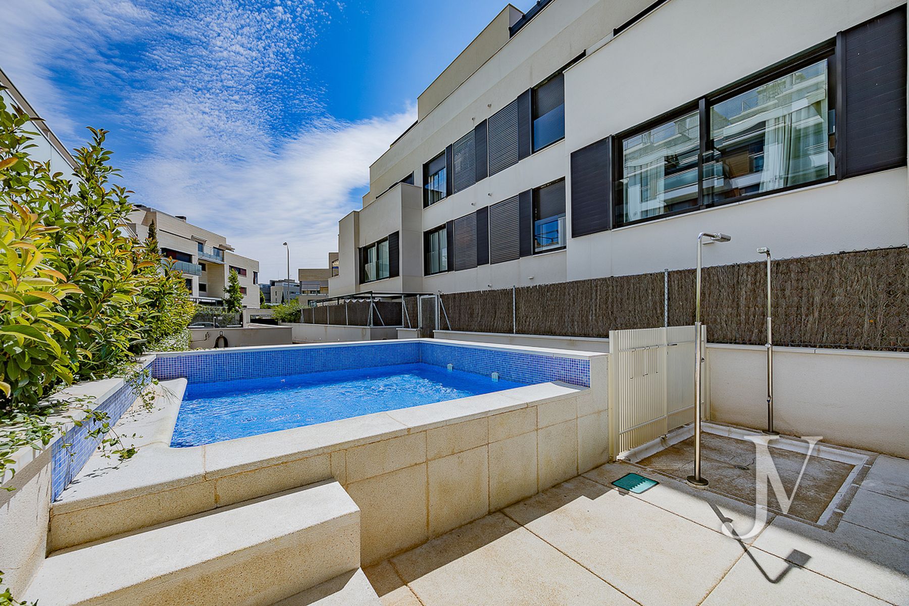 Piscina de Pis en venda en  Madrid Capital amb Aire condicionat, Calefacció i Jardí privat
