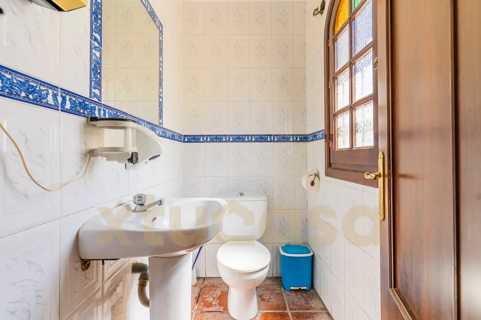 Badezimmer von Geschaftsraum zum Verkauf in San Fernando mit Klimaanlage, Terrasse und Möbliert