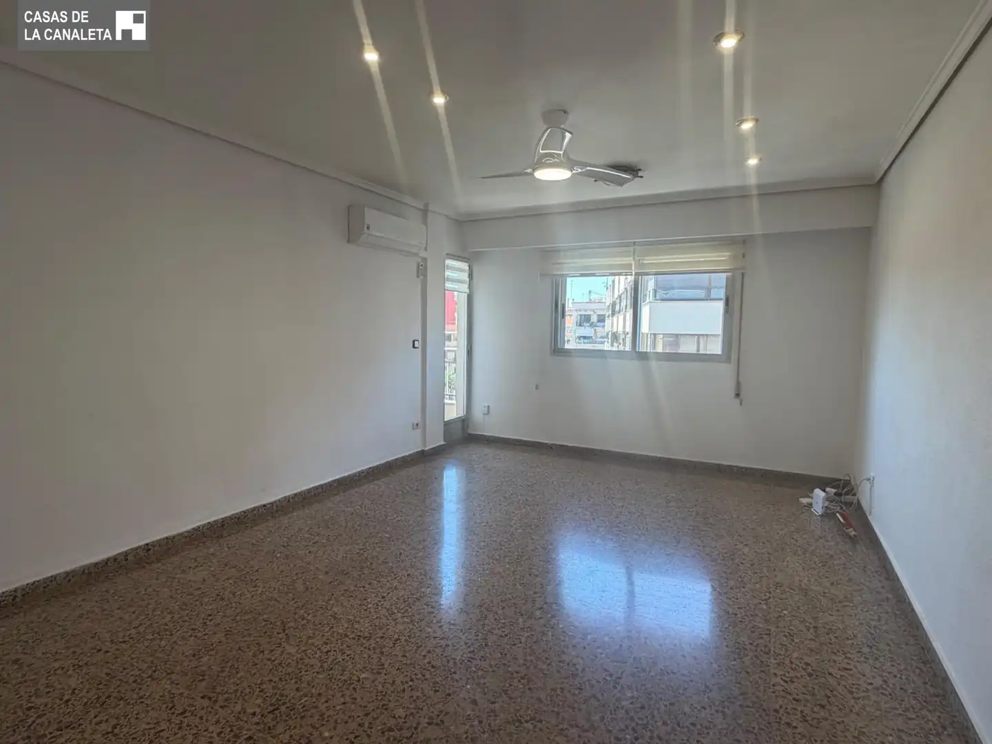 Sala de estar de Piso en venta en Valencia con Aire acondicionado y Balcón
