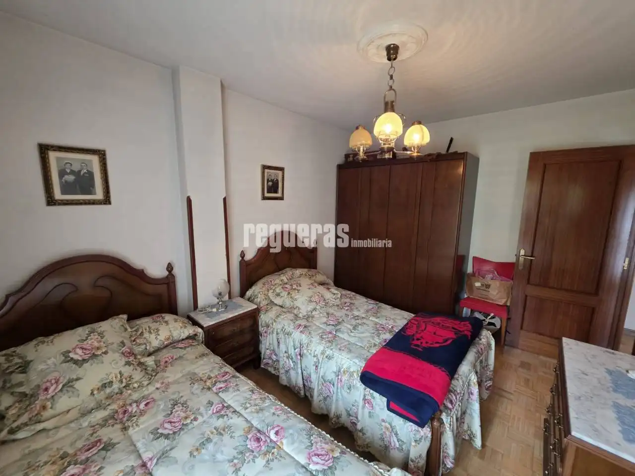 Habitación de Piso en venta en Avilés con Calefacción, Parquet y Terraza