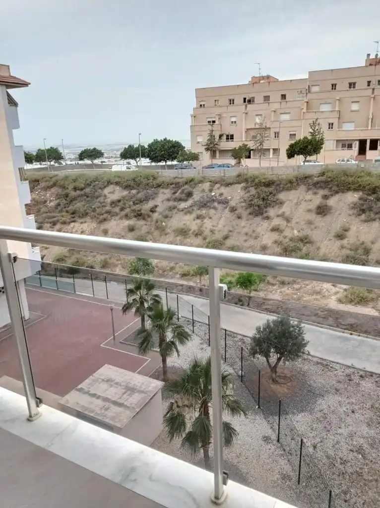 Terraza de Piso de alquiler en Roquetas de Mar con Calefacción, Terraza y Piscina