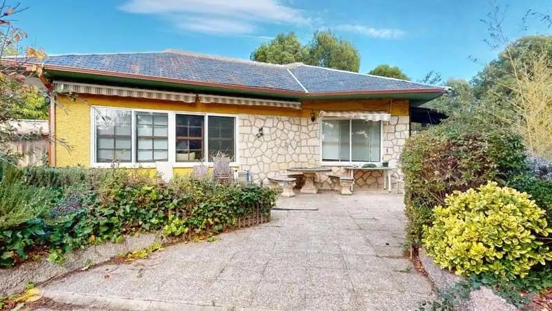 Vista exterior de Casa o xalet en venda en La Muela amb Aire condicionat, Calefacció i Jardí privat