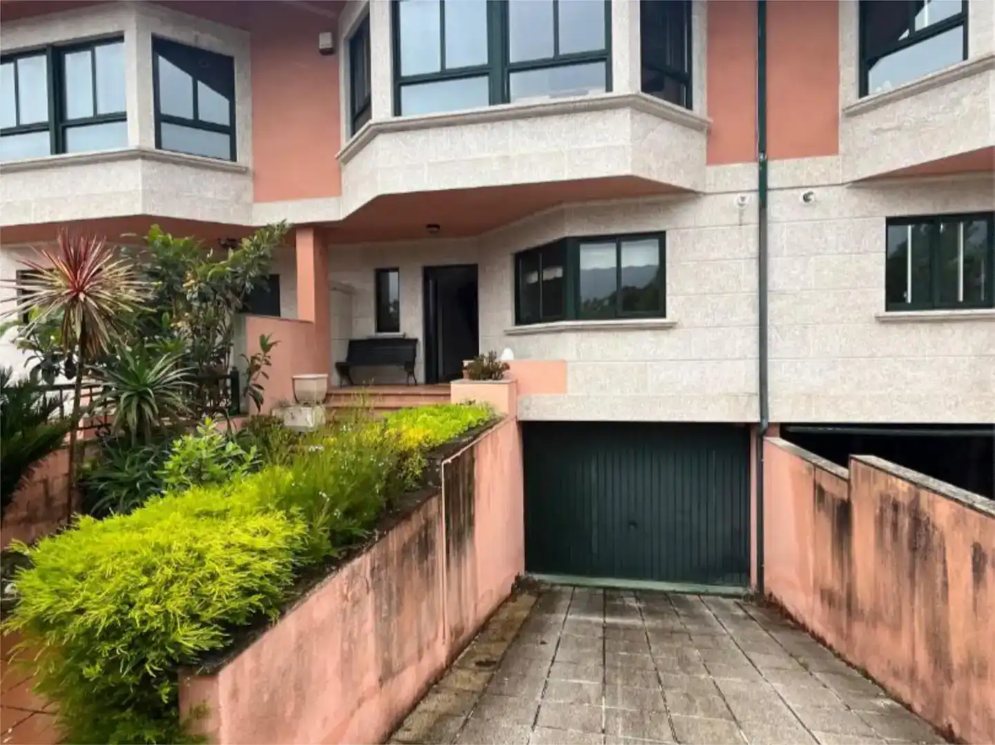Vista exterior de Casa adosada en venta en Nigrán con Aire acondicionado