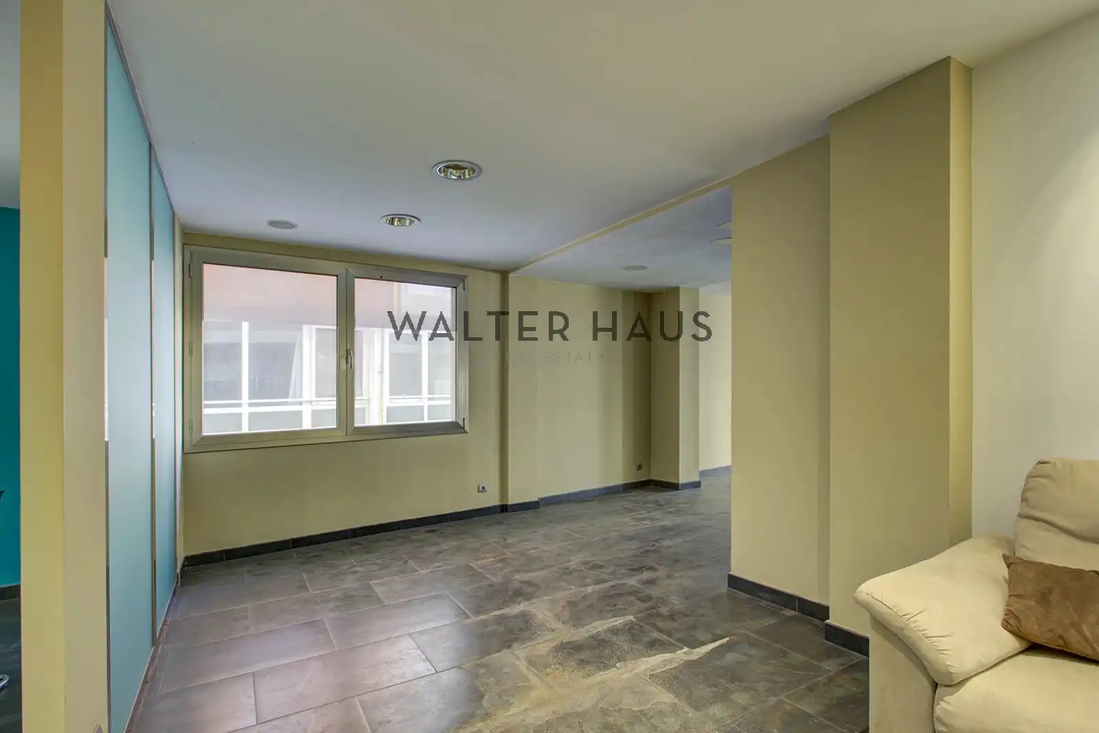 Office for sale in Barcelona  with Air Conditioner