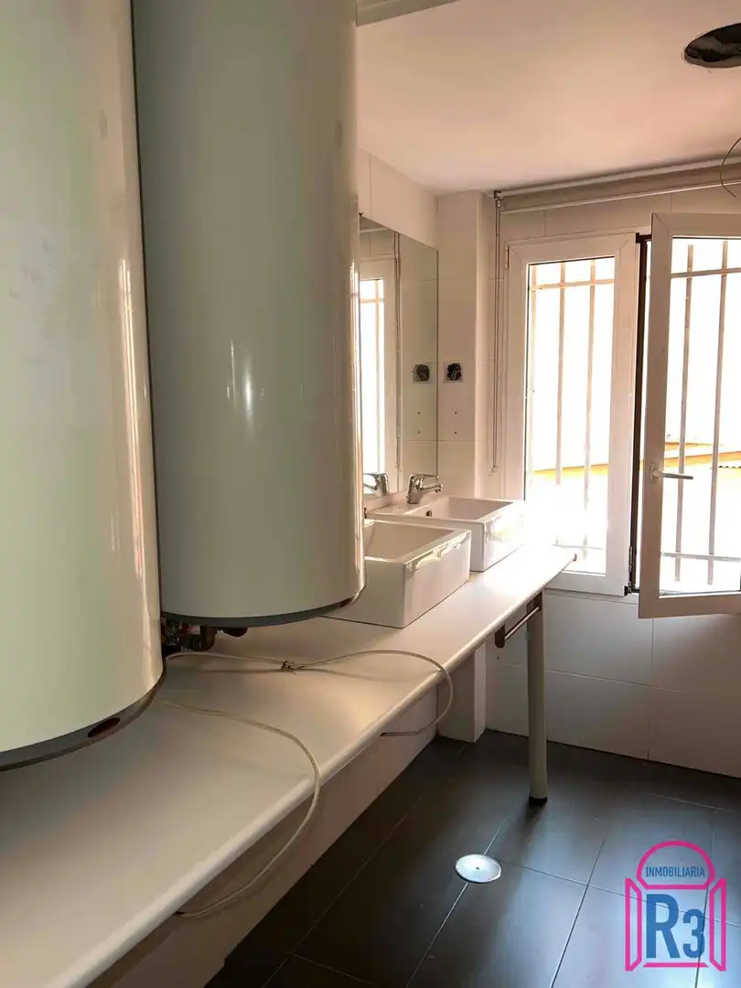 Badezimmer von Büro zum Verkauf in León Capital  mit Heizung