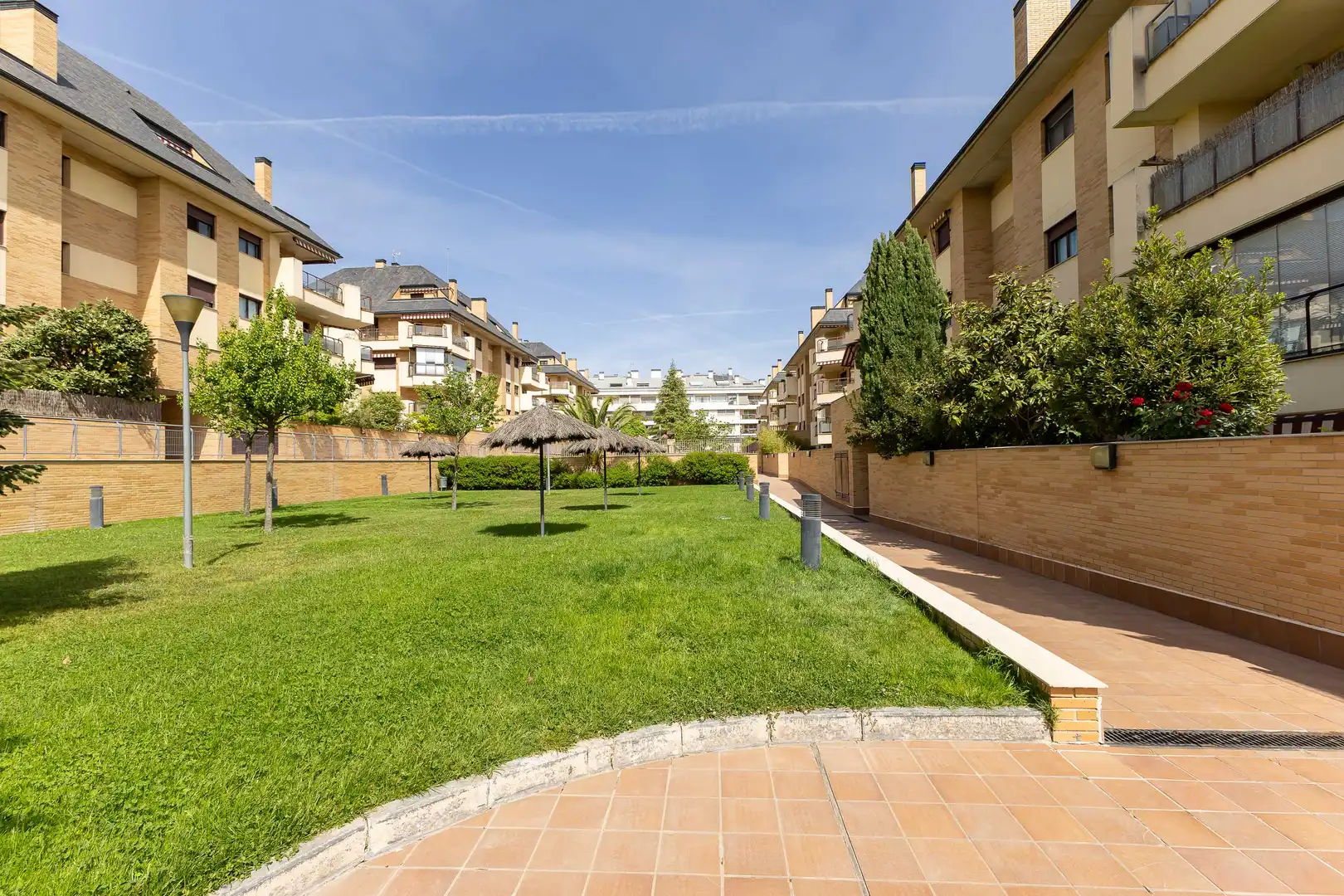 Garten von Wohnungen zum Verkauf in Boadilla del Monte mit Klimaanlage, Heizung und Privatgarten