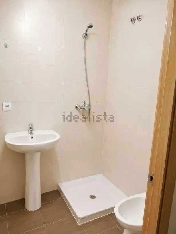 Baño de Piso en venta en Cáceres con Calefacción y Terraza