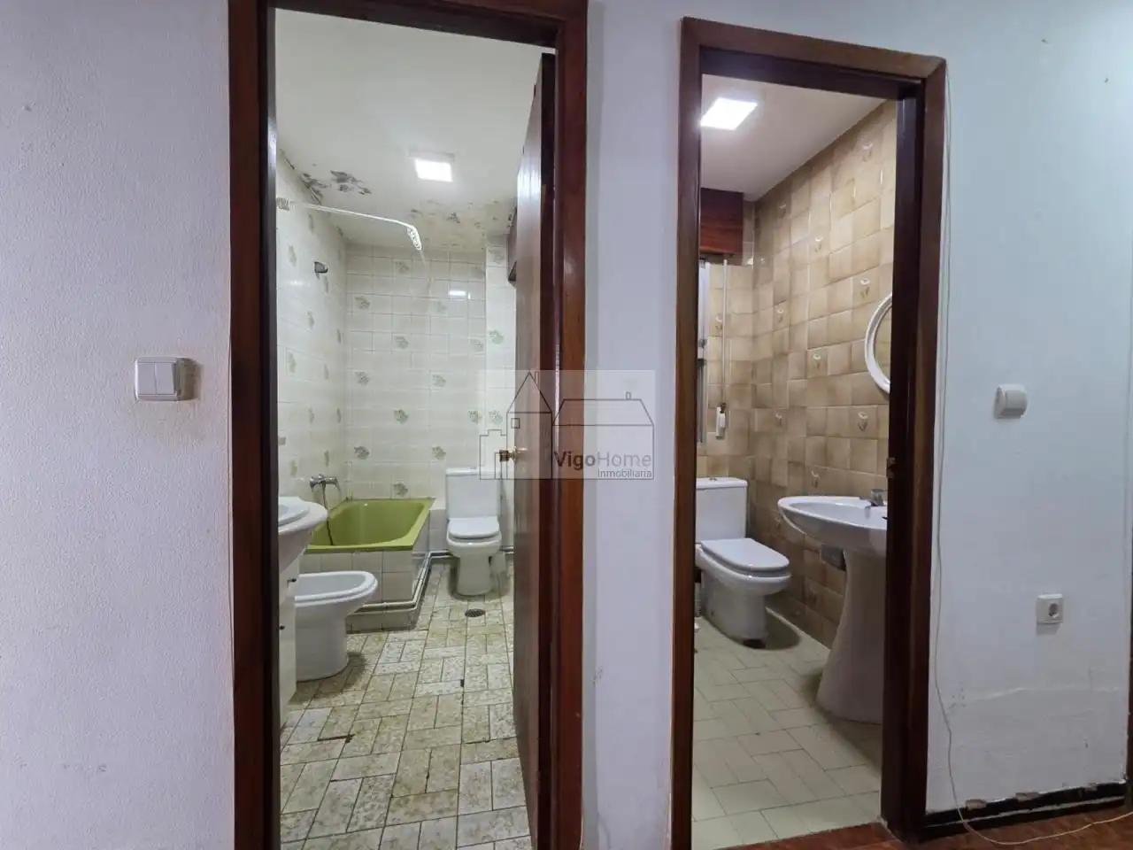 Bathroom of Flat for sale in Moaña  with Heating and Storage room