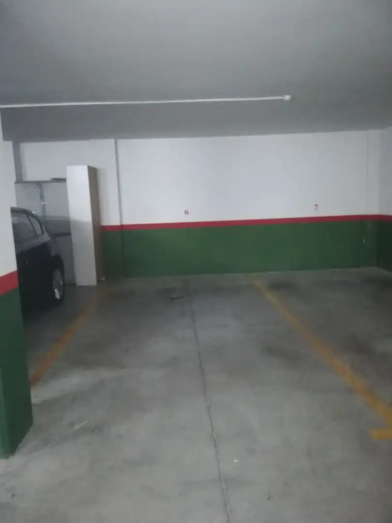 Parkplatz von Dachboden zur Miete in Huelva mit Klimaanlage, Terrasse und Möbliert