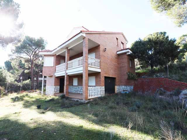 Vista exterior de Casa o xalet en venda en San Martín de Valdeiglesias amb Calefacció, Jardí privat i Traster